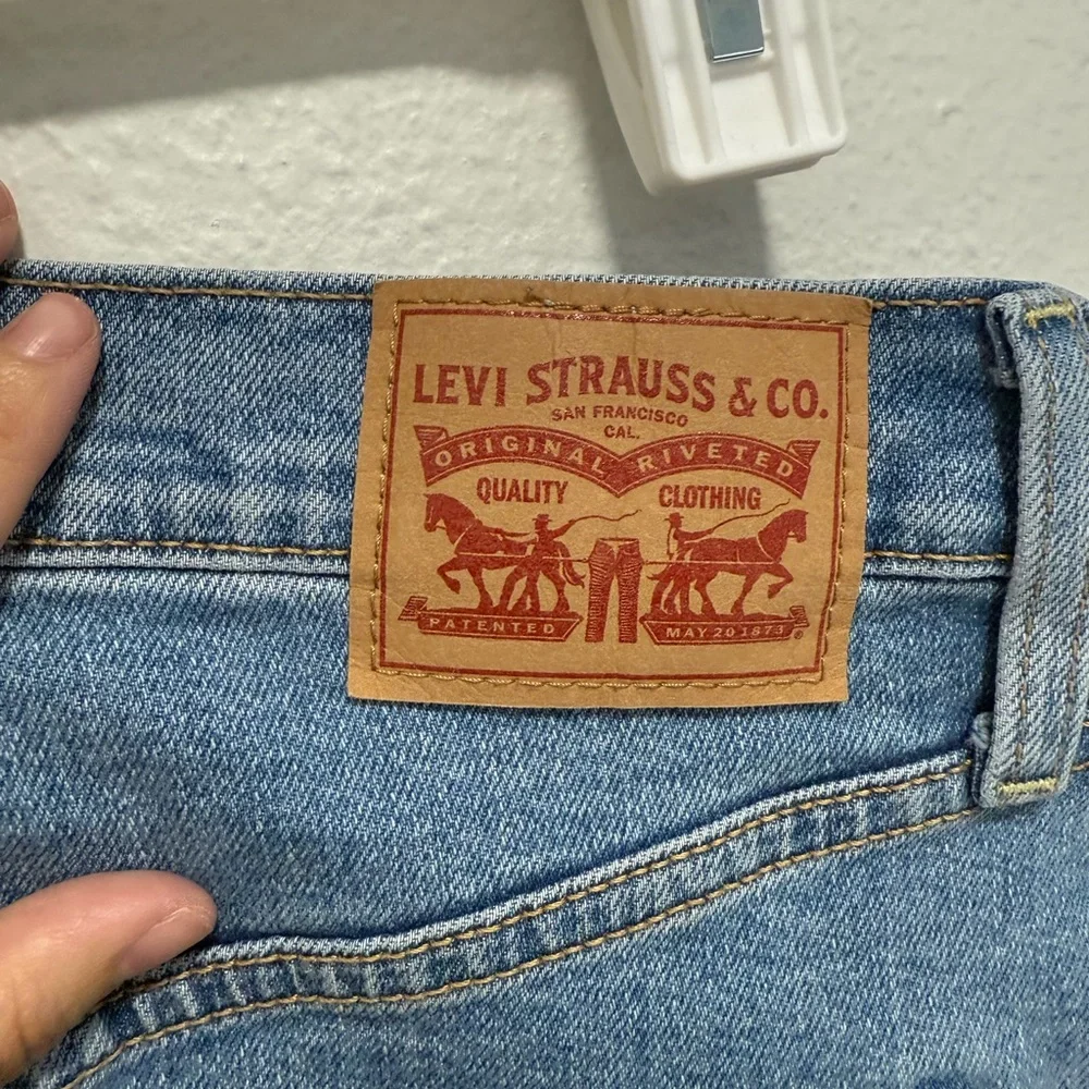 Levi's Women's Medium Wash Ribcage Straight Ankle Jeans Size 28 - Picture 7 of 8